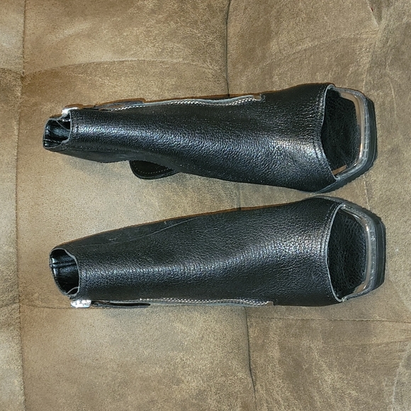 DKNY Booties - Picture 4 of 8